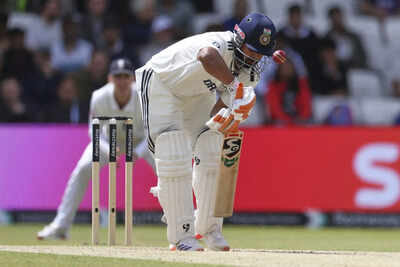 Rishabh Pant's Century Celebrated by Cricket Legend