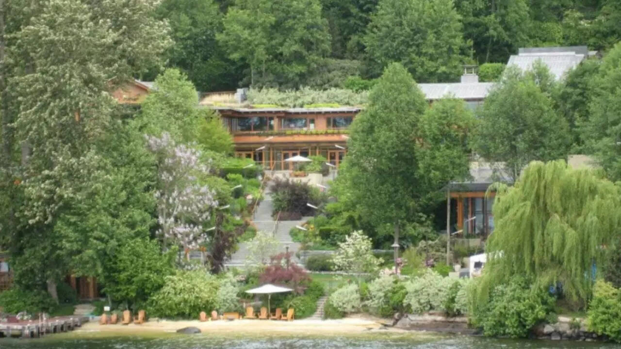 Bill Gates Xanadu 2.0: From modest land to mega-mansion
